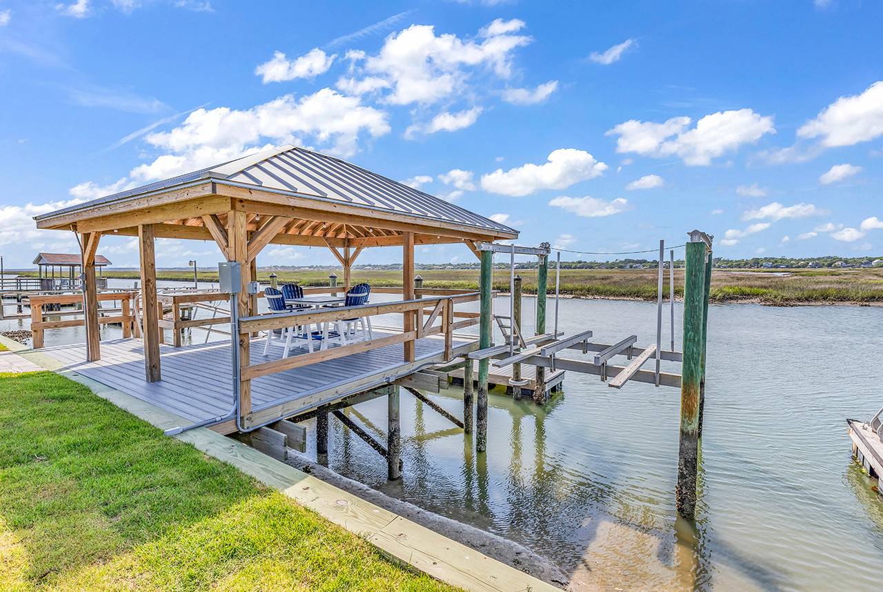 Boat lift is not available for use by guests. Boat lift is not available for use by guests.