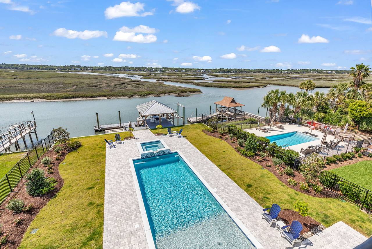 Boat lift is not available for use by guests. Boat lift is not available for use by guests.