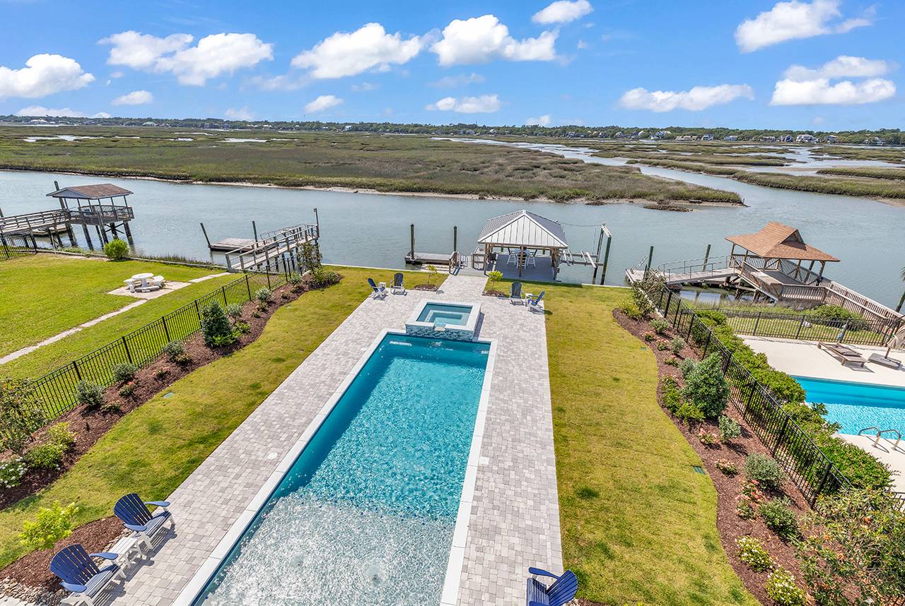 Boat lift is not available for use by guests. Boat lift is not available for use by guests.