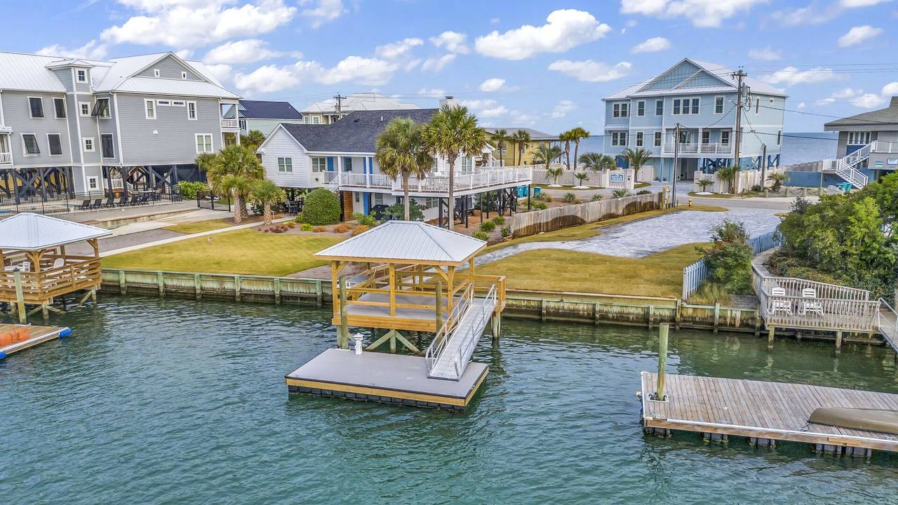 Private Boat Dock (across the street) Private Boat Dock (across the street)