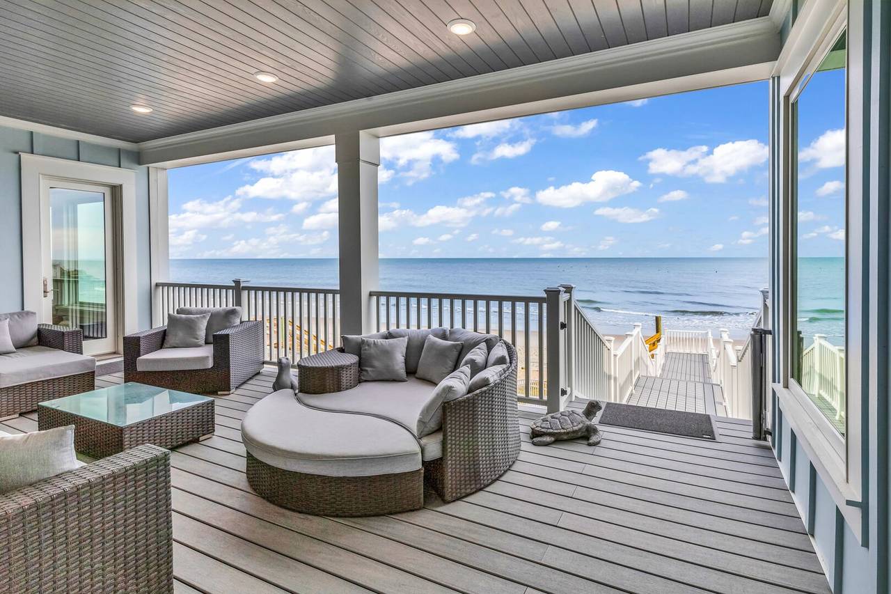 Comfy Outdoor Seating... Comfy Outdoor Seating...