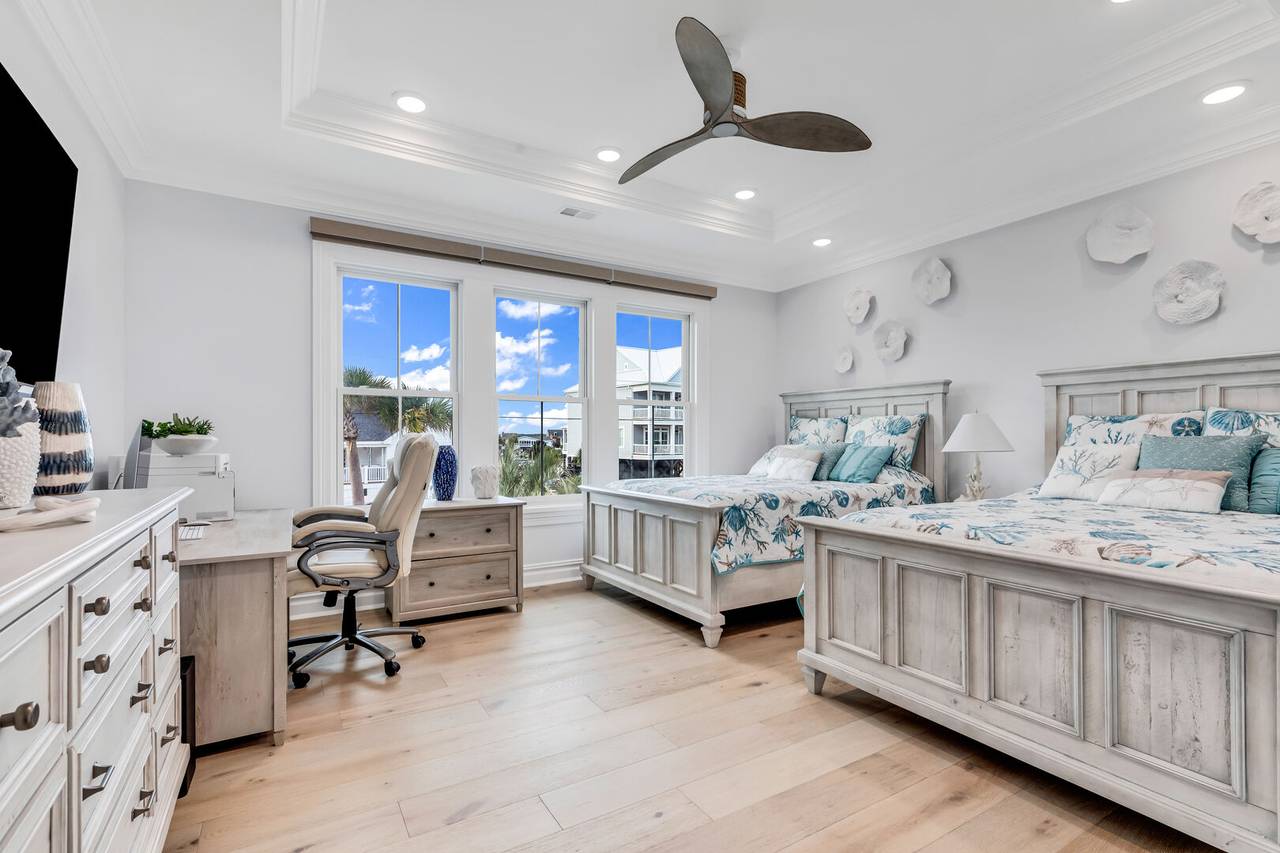 #2 - 2 Queens - Down #2 - 2 Queens - Down