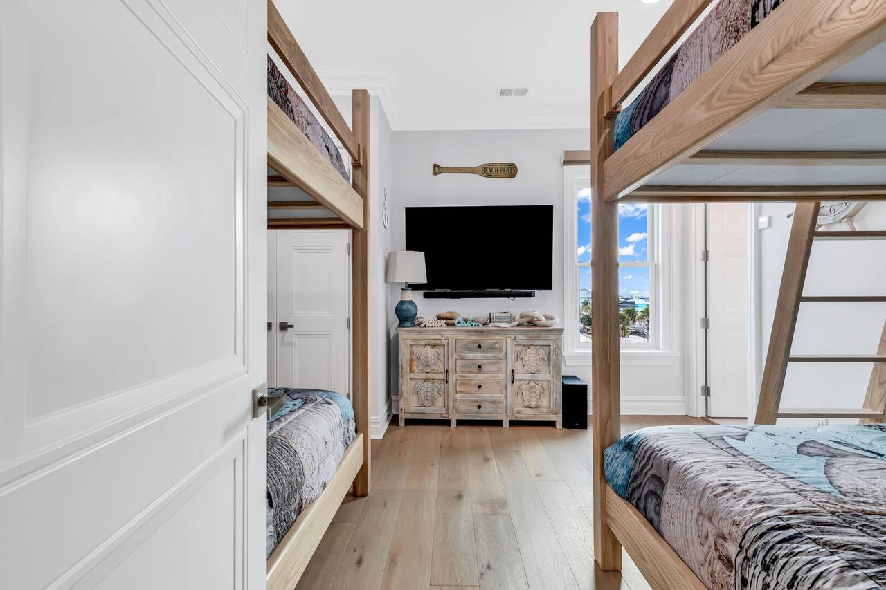 Queen over Queen (x2) Queen over Queen (x2)