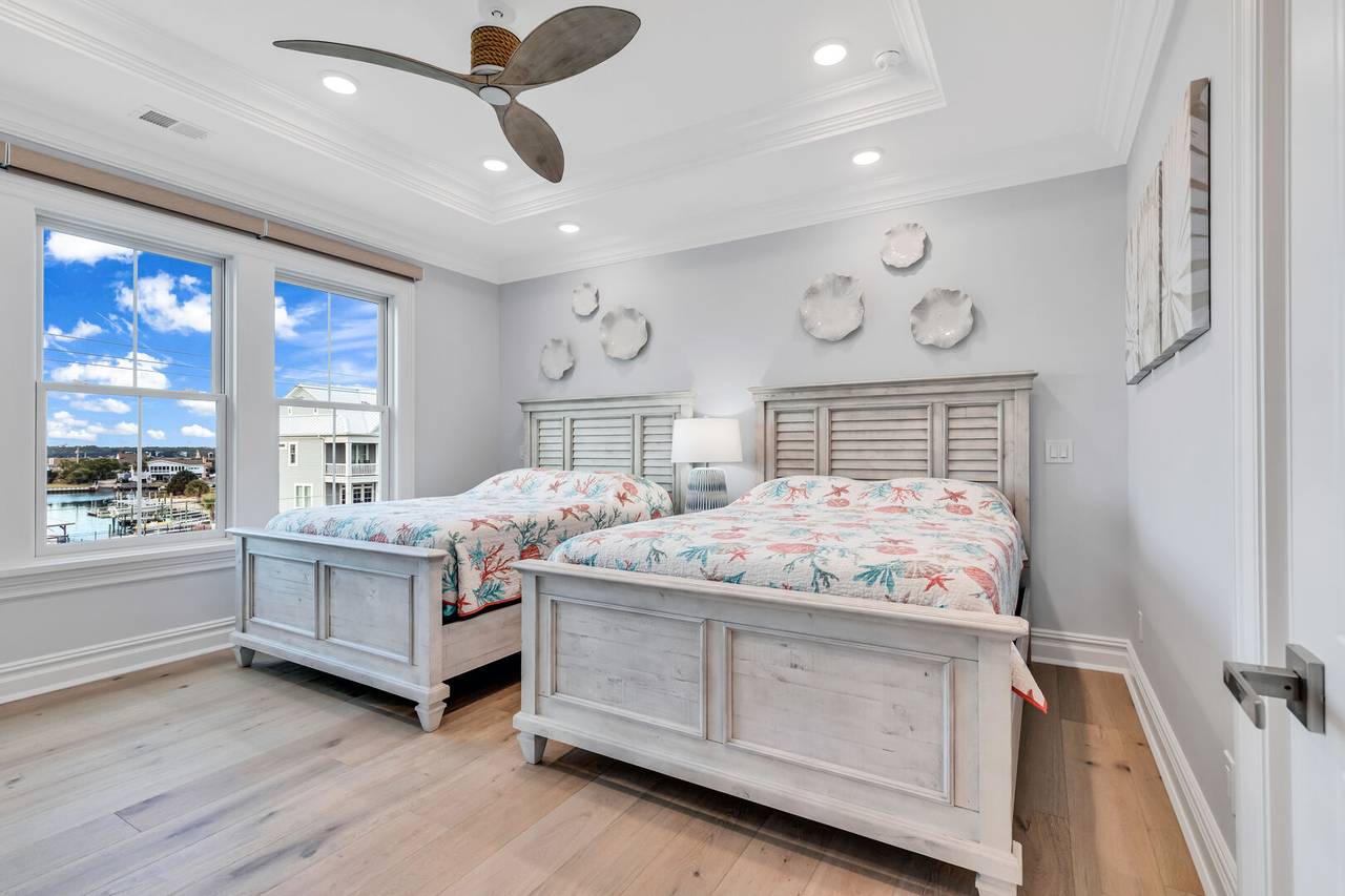 #4 - 2 Queens w/Inlet Views - Up #4 - 2 Queens w/Inlet Views - Up