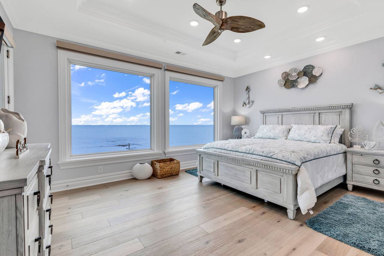 #5 - King Ocean Front - Up #5 - King Ocean Front - Up