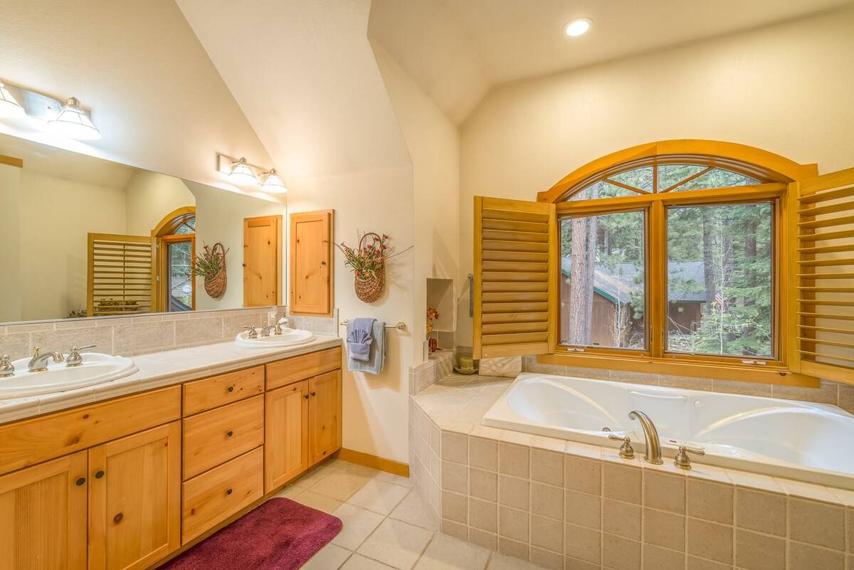 Master Bathroom #1 Master Bathroom #1