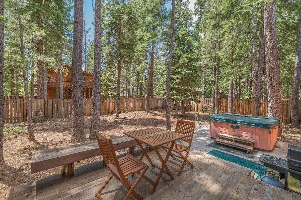 Back Deck, Private! BBQ Grill too! Back Deck, Private! BBQ Grill too!