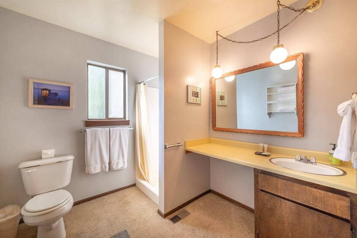 Shared bathroom #1 Shared bathroom #1