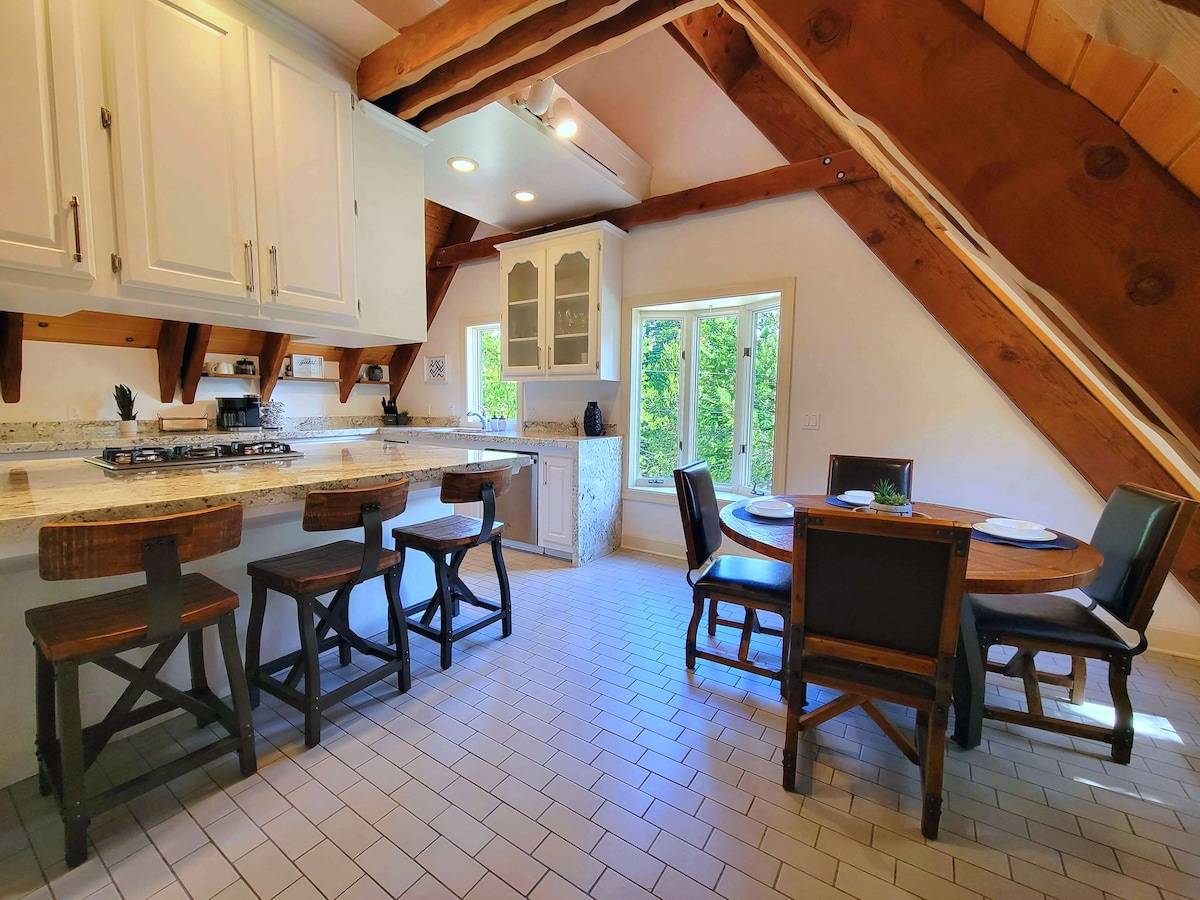 Counter and table seating Counter and table seating