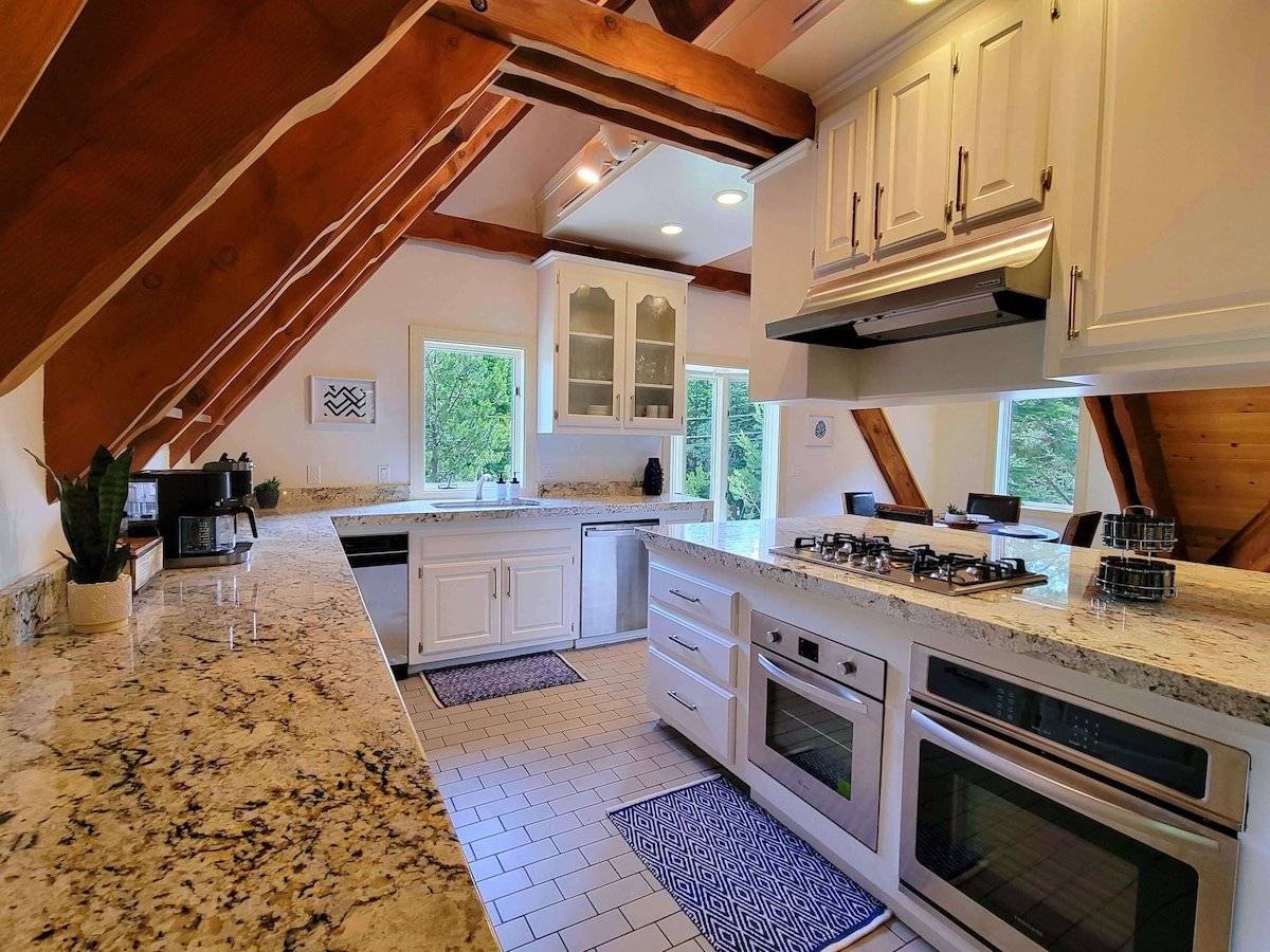 Kitchen with dual ovens Kitchen with dual ovens