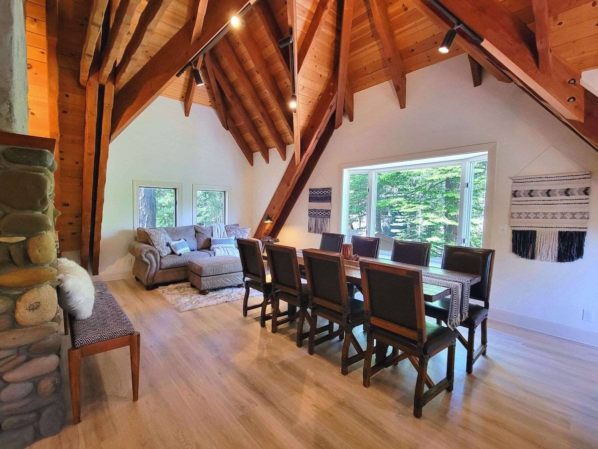 Dining with creek view Dining with creek view