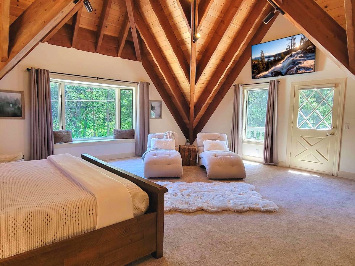 Lounge chairs and 70" TV Lounge chairs and 70" TV