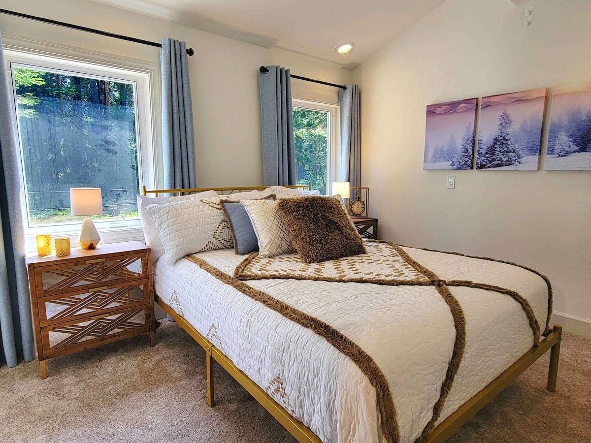 Stylish furnishings throughout Stylish furnishings throughout