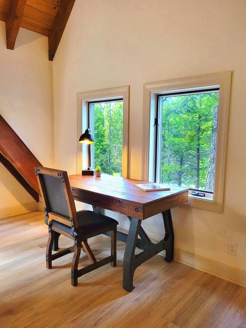 Desk with tree view Desk with tree view