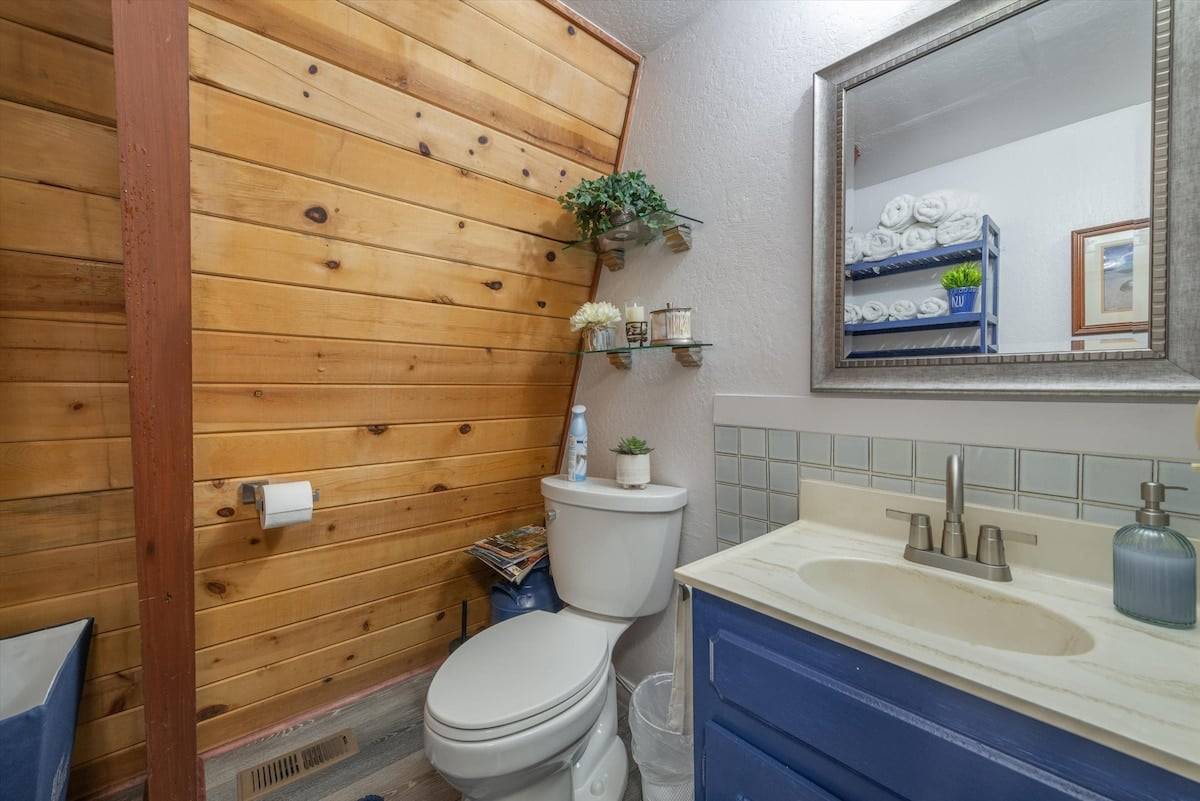 Upper bathroom2 Upper bathroom2