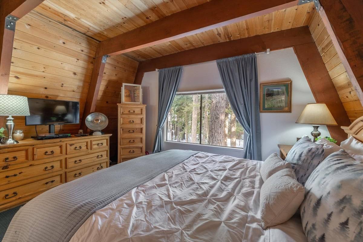 Second upper King Room Second upper King Room