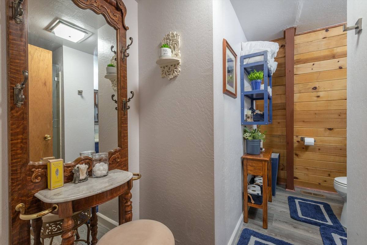 Upper bathroom Upper bathroom