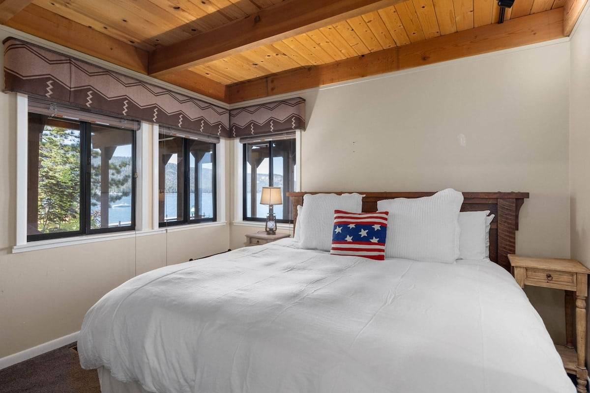 Downstairs Queen Bedroom Downstairs Queen Bedroom