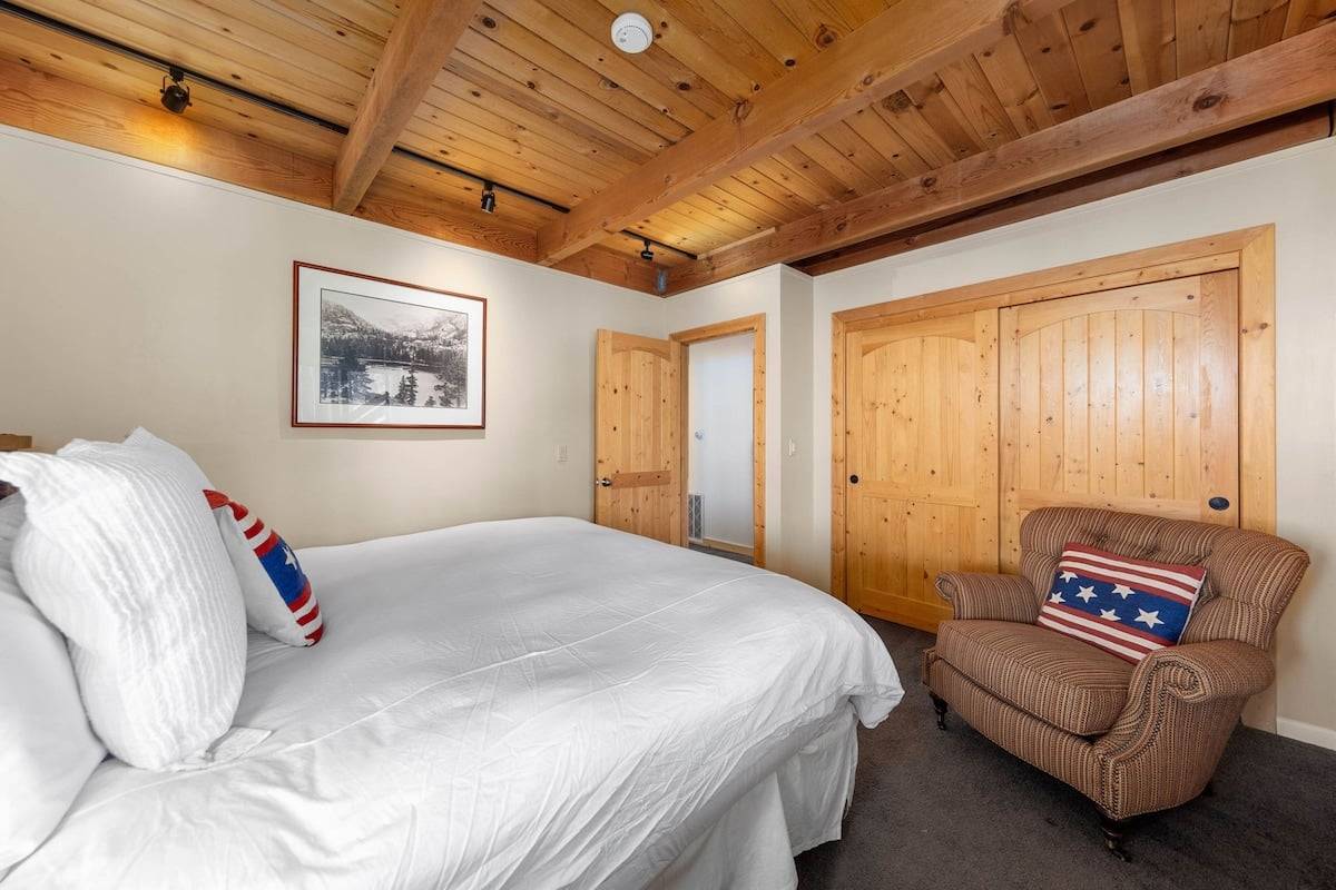 Downstairs Queen Bedroom Downstairs Queen Bedroom