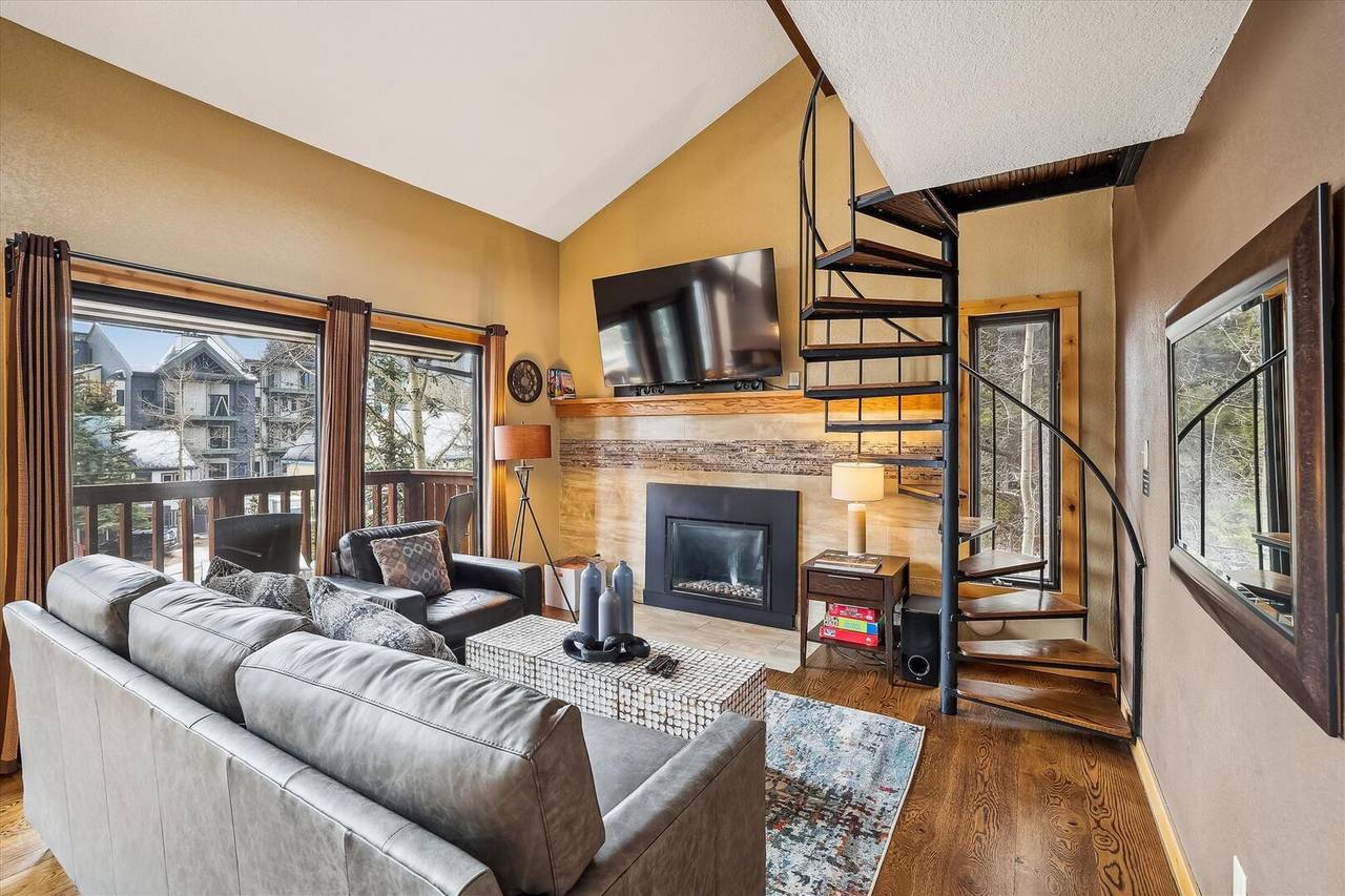 Living Room, 4 O'Clock Lodge A16, Breckenridge Vacation Rental Living Room, 4 O'Clock Lodge A16, Breckenridge Vacation Rental