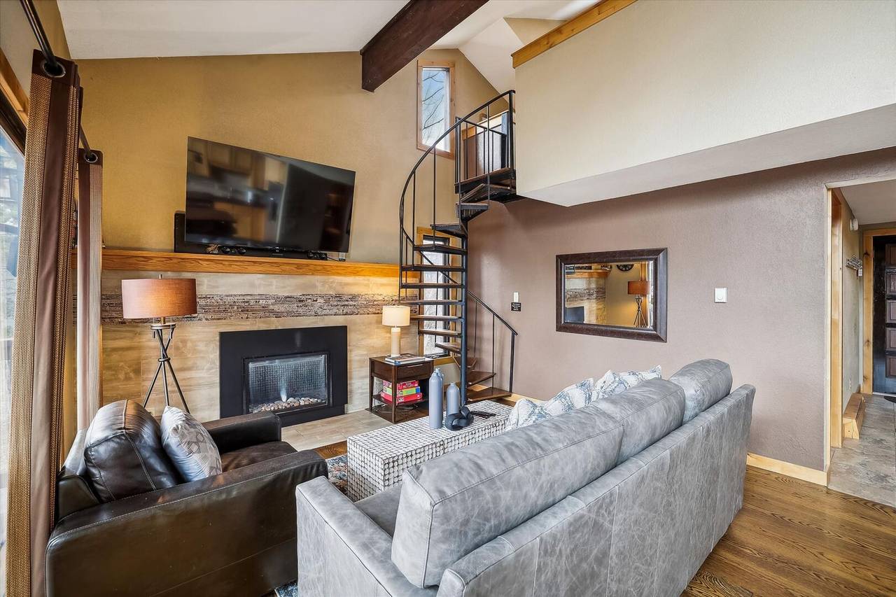 Living Room, 4 O'Clock Lodge A16, Breckenridge Vacation Rental Living Room, 4 O'Clock Lodge A16, Breckenridge Vacation Rental