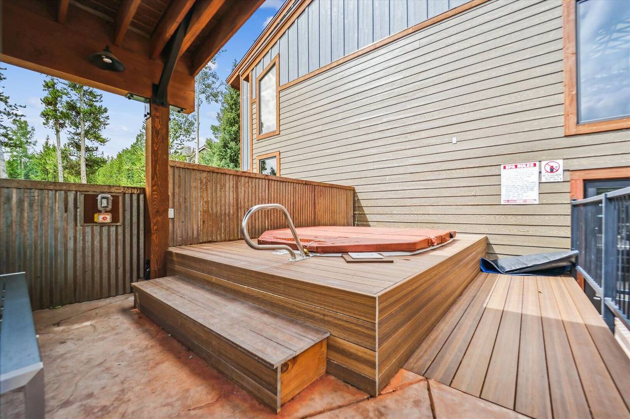 Hot Tub, Atrium 003, Breckenridge Vacation Rental Hot Tub, Atrium 003, Breckenridge Vacation Rental
