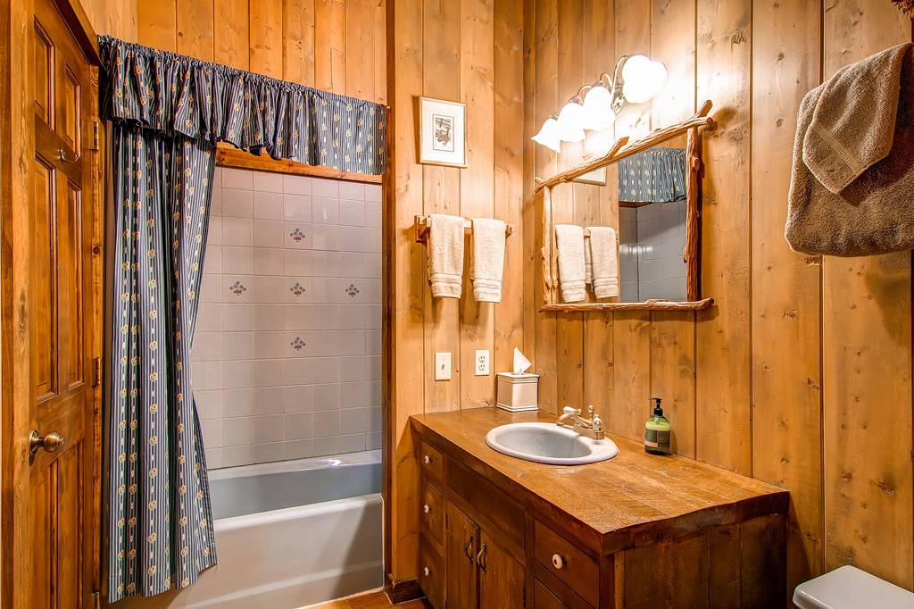 Bathroom - Bear Lodge - Breckenridge Vacation Rental Bathroom - Bear Lodge - Breckenridge Vacation Rental