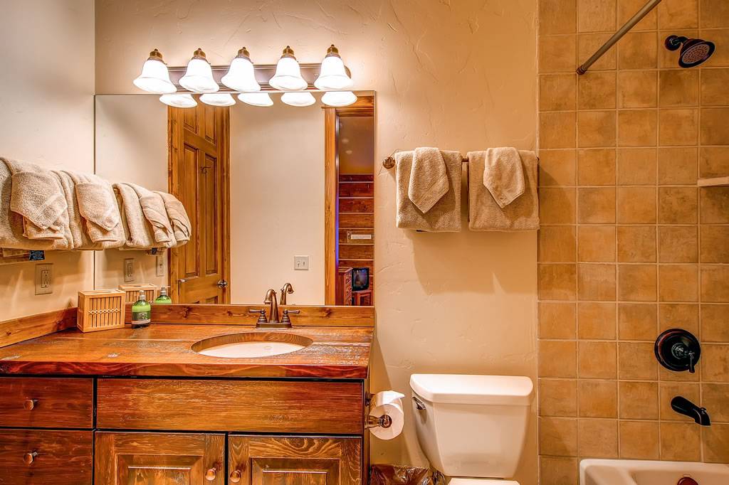 Bathroom - Bear Lodge - Breckenridge Vacation Rental Bathroom - Bear Lodge - Breckenridge Vacation Rental