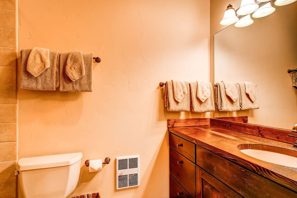 Bathroom - Bear Lodge - Breckenridge Vacation Rental Bathroom - Bear Lodge - Breckenridge Vacation Rental