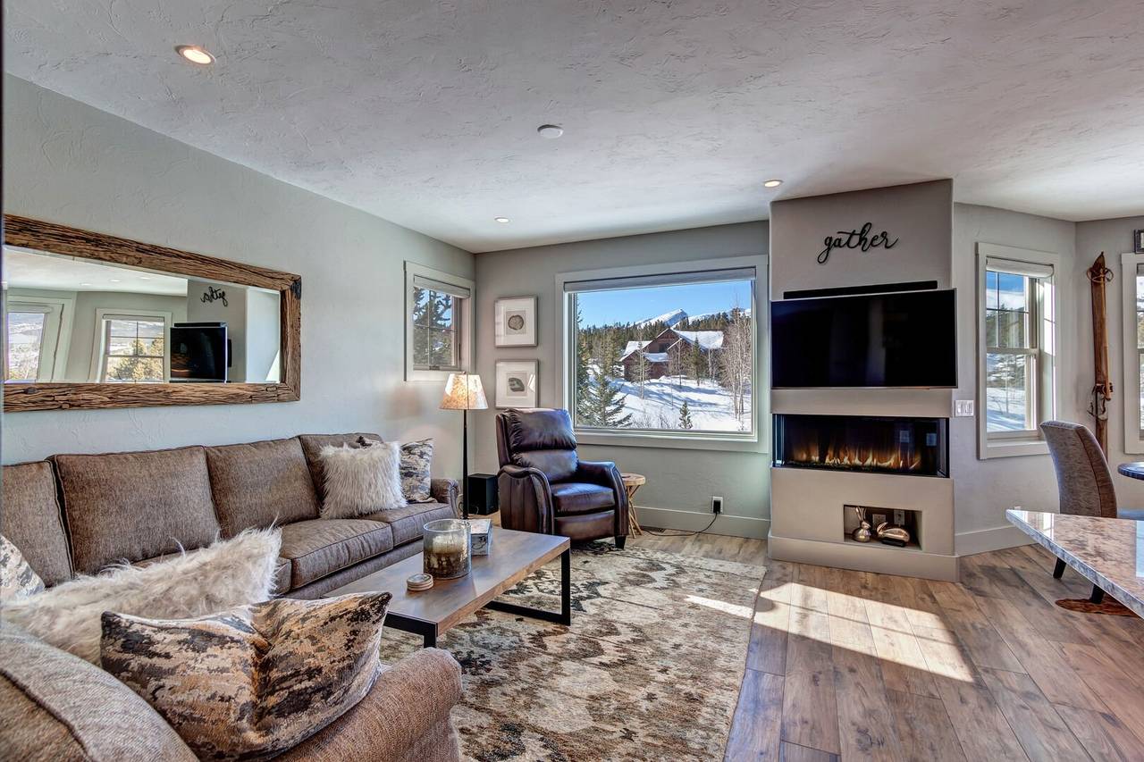 Living Area - Creekside Escape - Breckenridge Vacation Rental Living Area - Creekside Escape - Breckenridge Vacation Rental