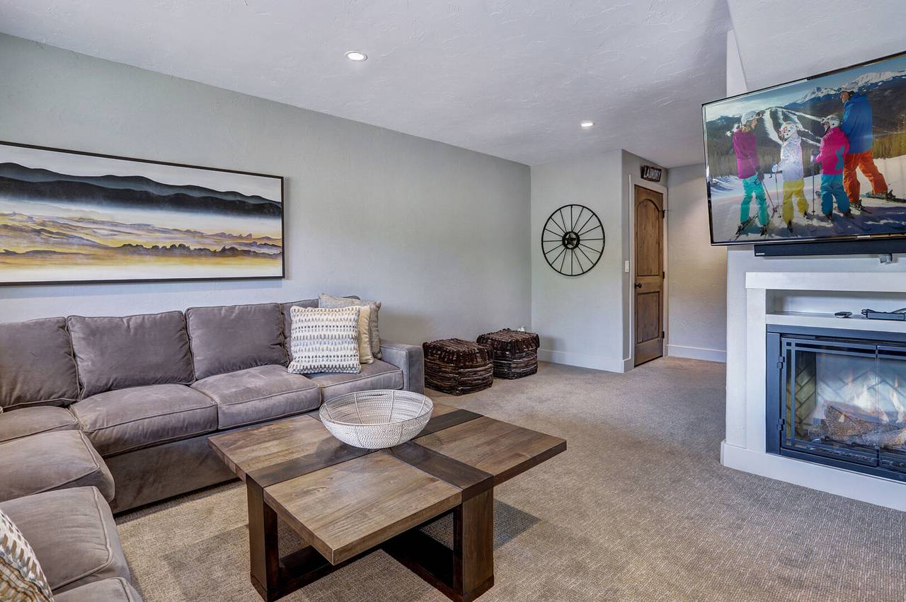 Living Area - Creekside Escape - Breckenridge Vacation Rental Living Area - Creekside Escape - Breckenridge Vacation Rental
