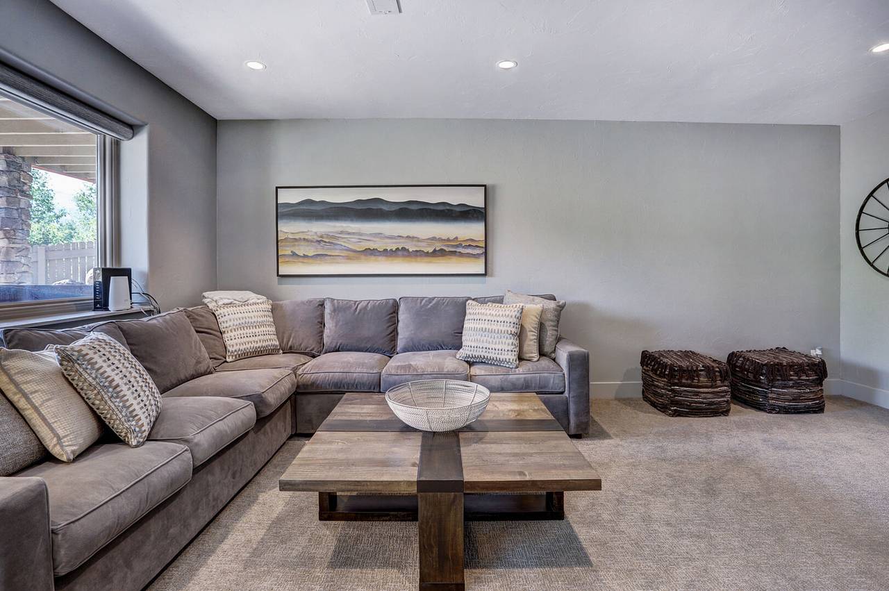 Living Area - Creekside Escape - Breckenridge Vacation Rental Living Area - Creekside Escape - Breckenridge Vacation Rental