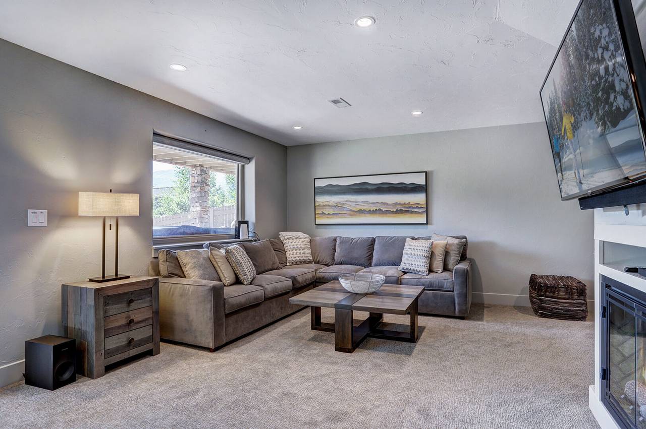 Living Area - Creekside Escape - Breckenridge Vacation Rental Living Area - Creekside Escape - Breckenridge Vacation Rental