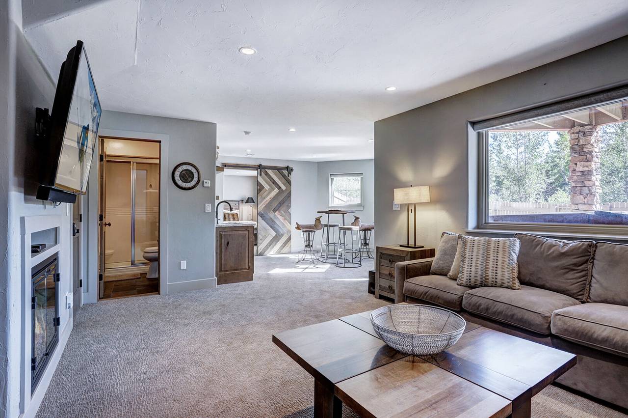 Living Area - Creekside Escape - Breckenridge Vacation Rental Living Area - Creekside Escape - Breckenridge Vacation Rental