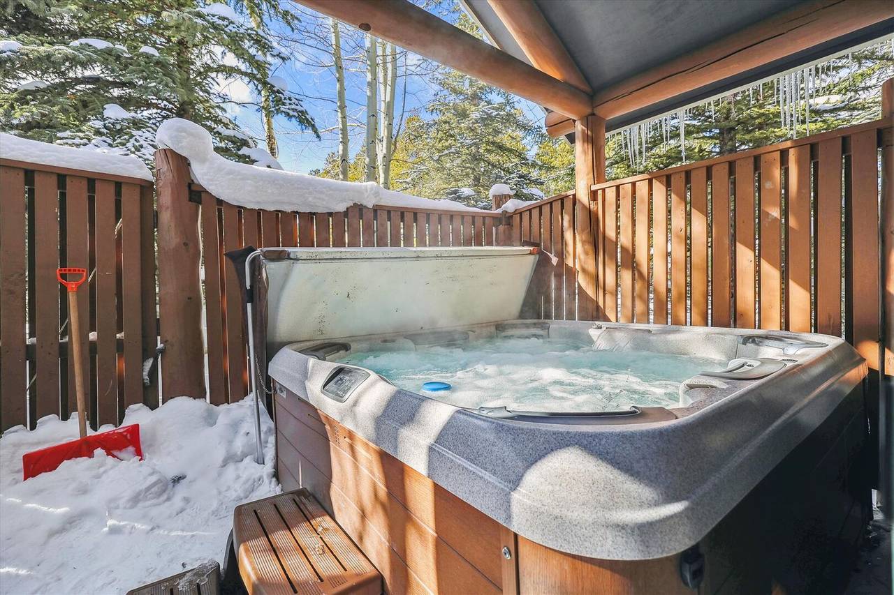 Hot Tub - Elk Ridge 432 - Breckenridge Vacation Rental Hot Tub - Elk Ridge 432 - Breckenridge Vacation Rental