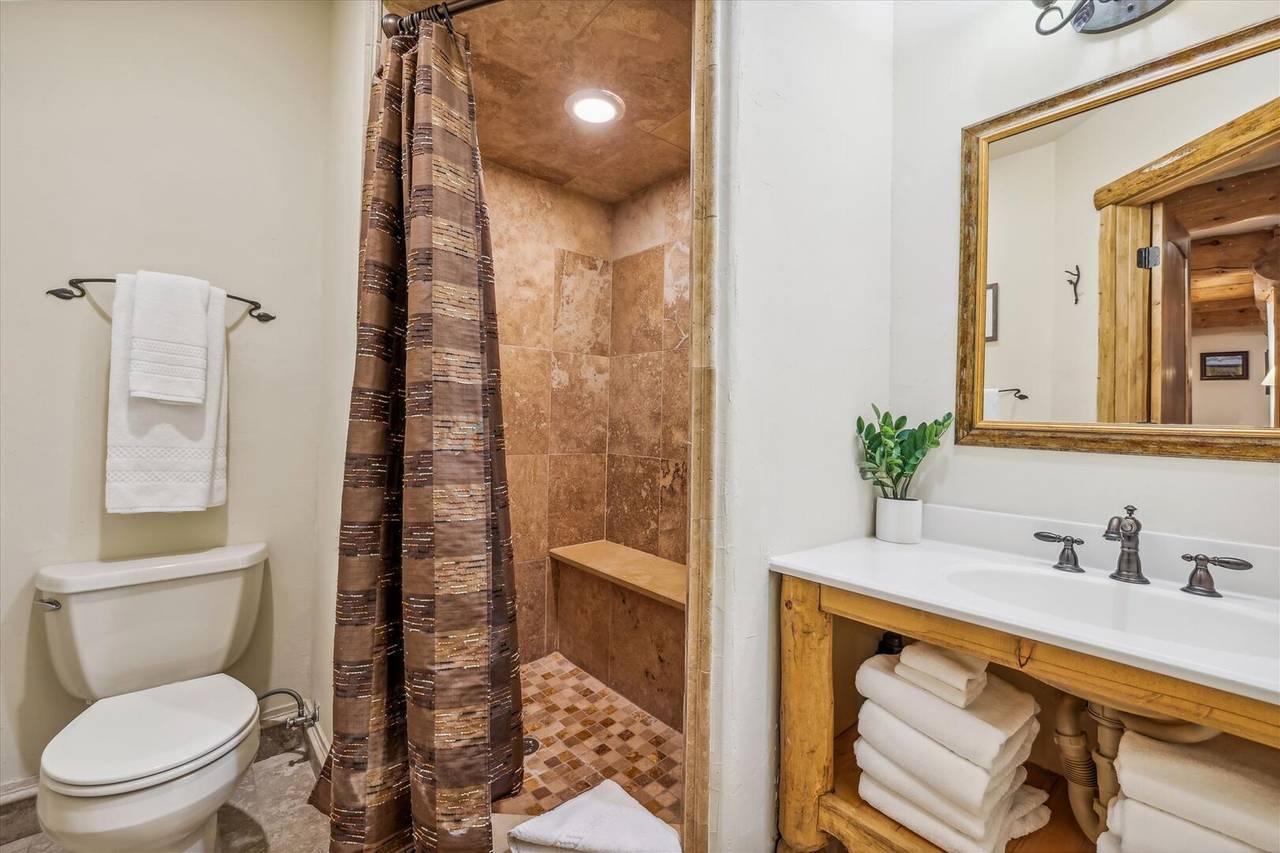 Bathroom - Endless Trails Cabin - Silverthorne Vacation Rental Bathroom - Endless Trails Cabin - Silverthorne Vacation Rental