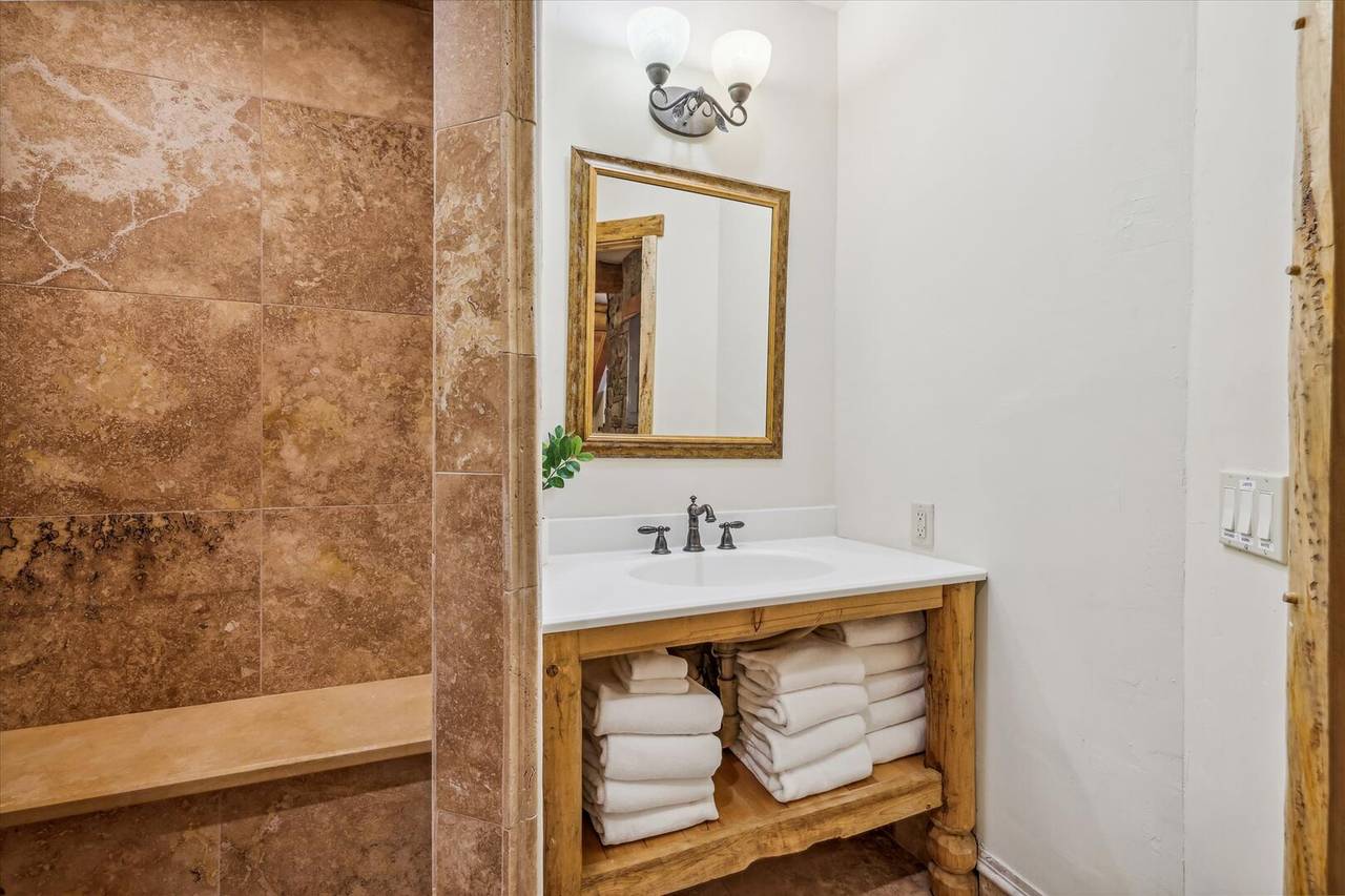 Bathroom - Endless Trails Cabin - Silverthorne Vacation Rental Bathroom - Endless Trails Cabin - Silverthorne Vacation Rental