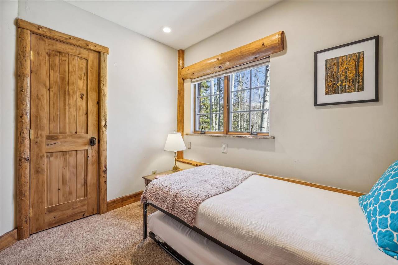 Bedroom - Endless Trails Cabin - Silverthorne Vacation Rental Bedroom - Endless Trails Cabin - Silverthorne Vacation Rental