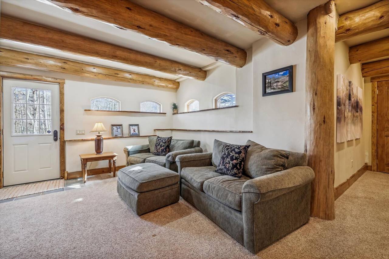 Living Area - Endless Trails Cabin - Silverthorne Vacation Rental Living Area - Endless Trails Cabin - Silverthorne Vacation Rental