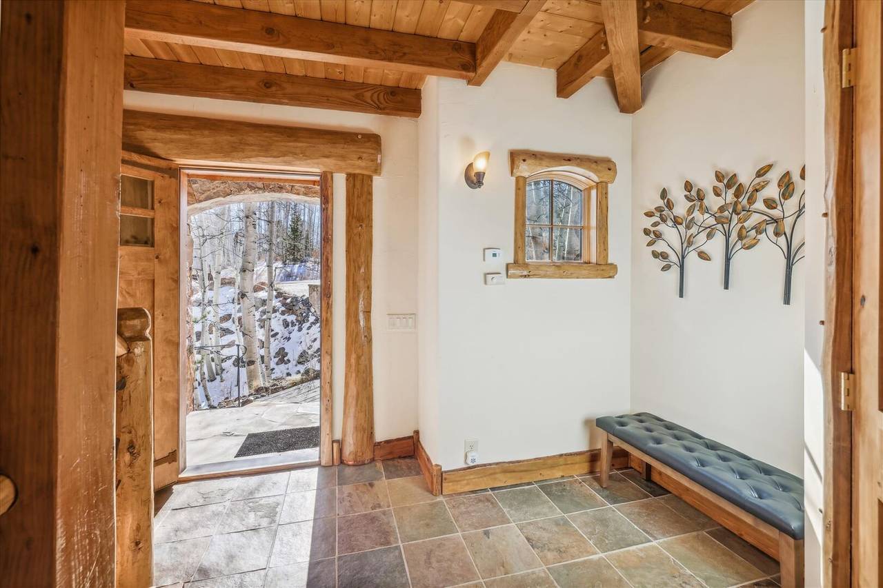 Entry - Endless Trails Cabin - Silverthorne Vacation Rental Entry - Endless Trails Cabin - Silverthorne Vacation Rental