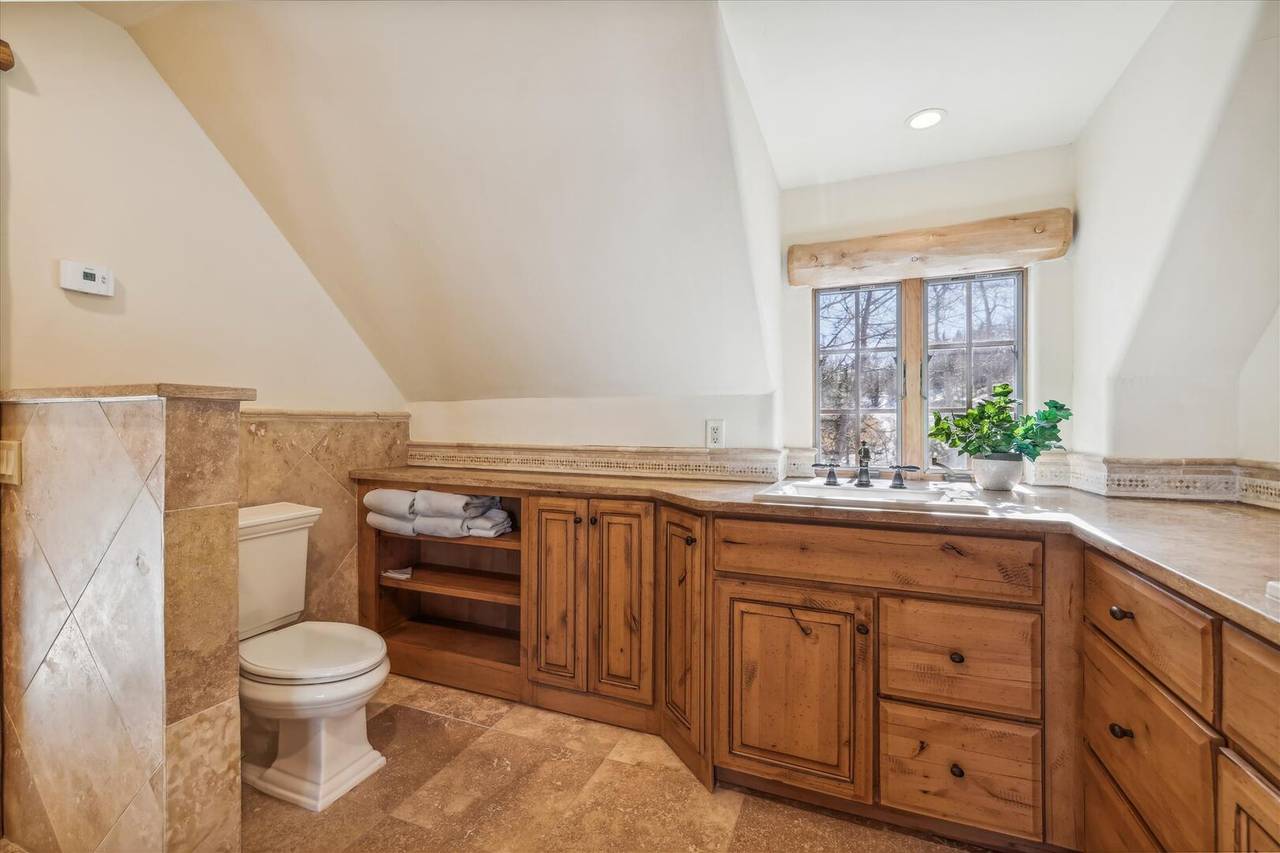 Bathroom - Endless Trails Cabin - Silverthorne Vacation Rental Bathroom - Endless Trails Cabin - Silverthorne Vacation Rental