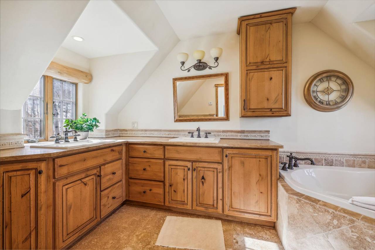 Bathroom - Endless Trails Cabin - Silverthorne Vacation Rental Bathroom - Endless Trails Cabin - Silverthorne Vacation Rental