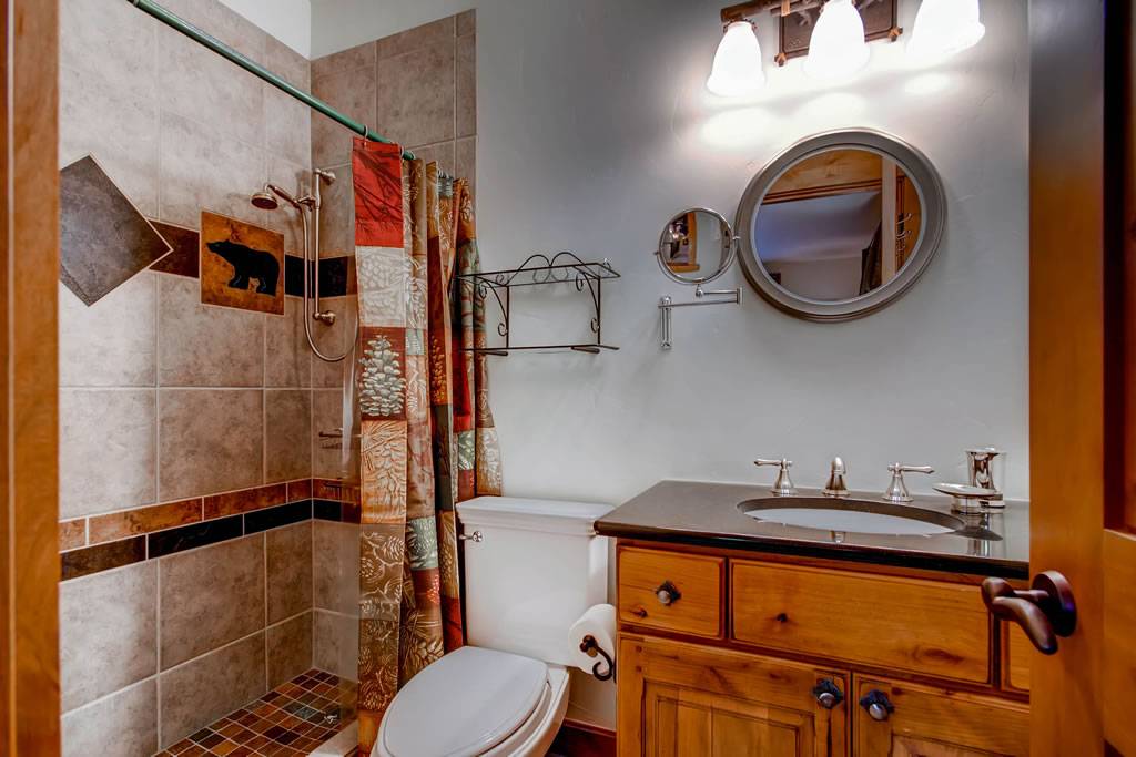 Bathroom - Hatari Lodge - Breckenridge Vacation Rental Bathroom - Hatari Lodge - Breckenridge Vacation Rental