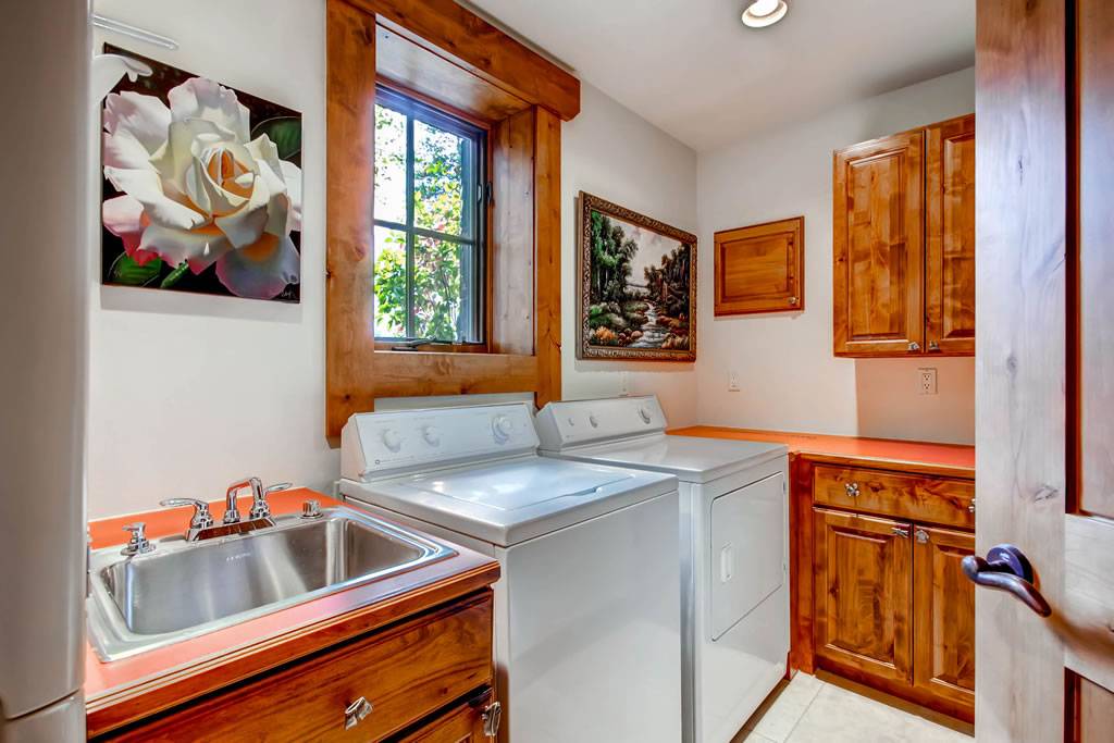 Laundry - Hatari Lodge - Breckenridge Vacation Rental Laundry - Hatari Lodge - Breckenridge Vacation Rental