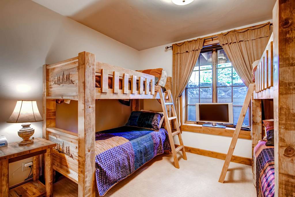 Bedroom - Hatari Lodge - Breckenridge Vacation Rental Bedroom - Hatari Lodge - Breckenridge Vacation Rental