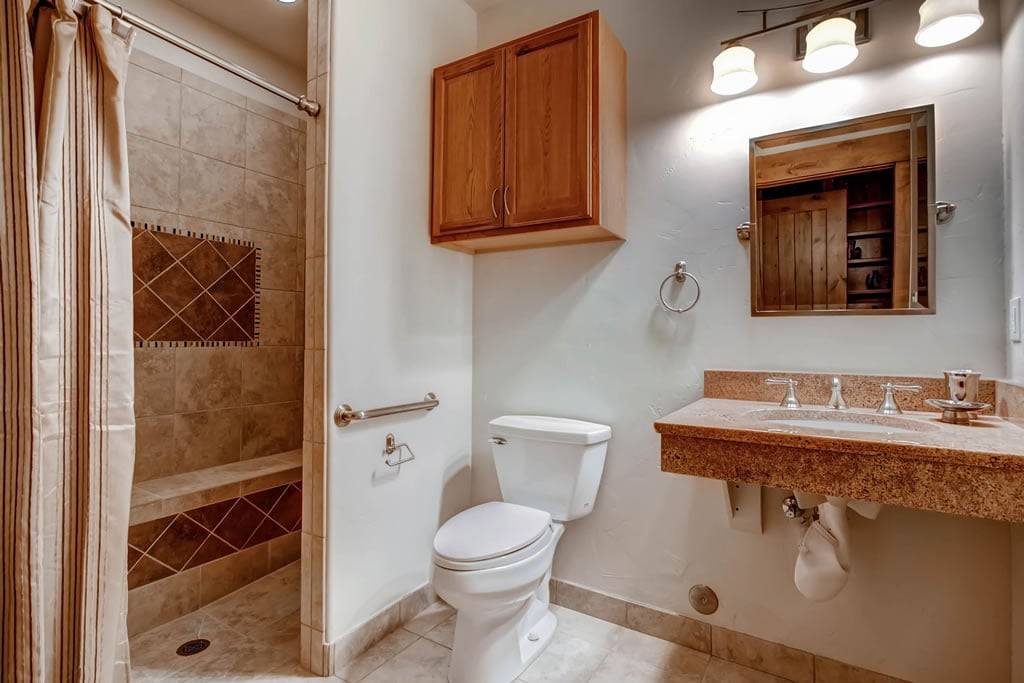 Bathroom - Hatari Lodge - Breckenridge Vacation Rental Bathroom - Hatari Lodge - Breckenridge Vacation Rental