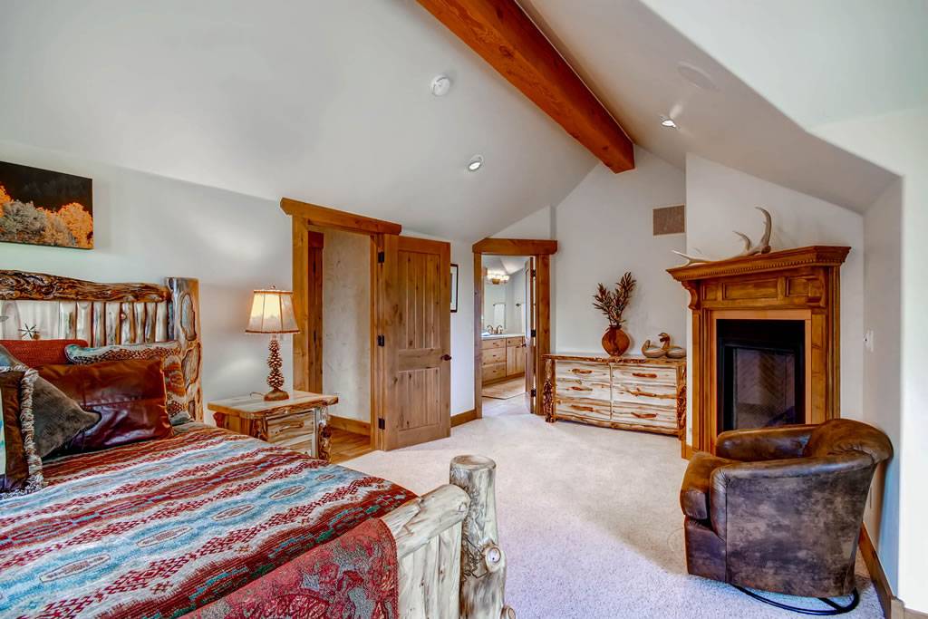 Bedroom - Hatari Lodge - Breckenridge Vacation Rental Bedroom - Hatari Lodge - Breckenridge Vacation Rental