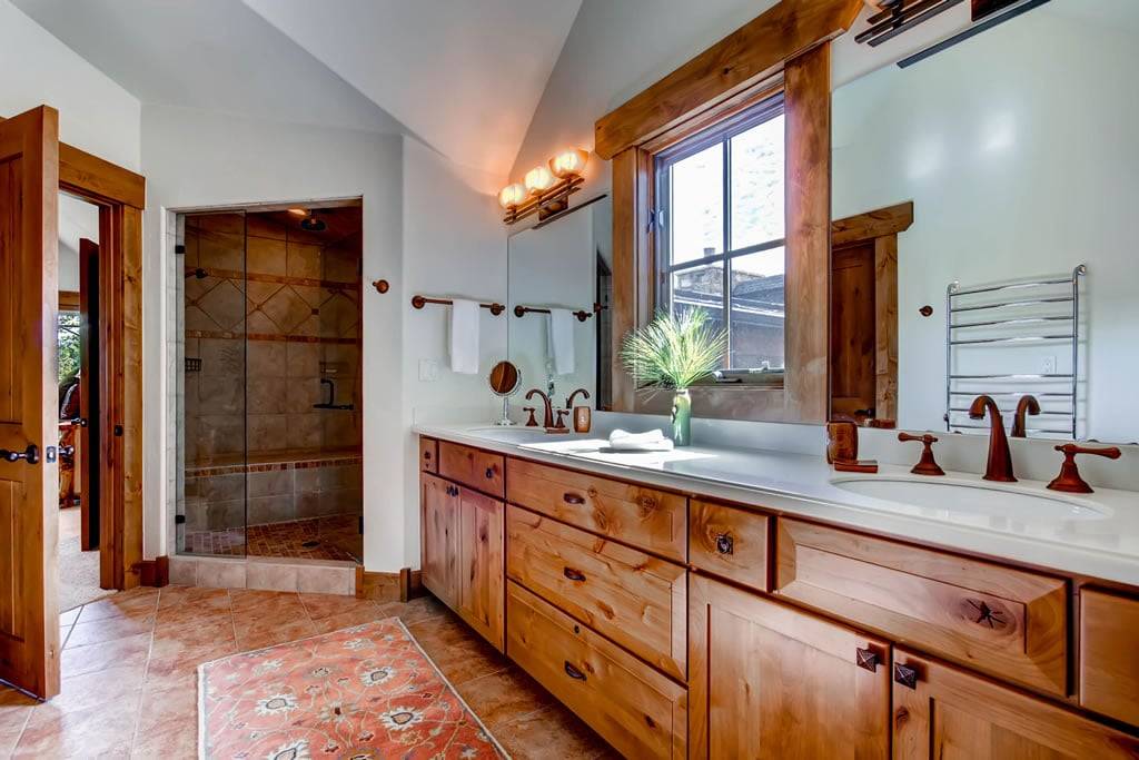 Bathroom - Hatari Lodge - Breckenridge Vacation Rental Bathroom - Hatari Lodge - Breckenridge Vacation Rental