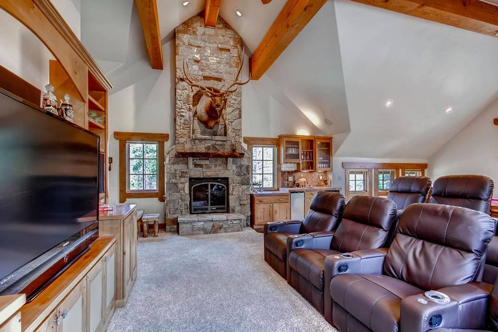 Living Area - Hatari Lodge - Breckenridge Vacation Rental Living Area - Hatari Lodge - Breckenridge Vacation Rental