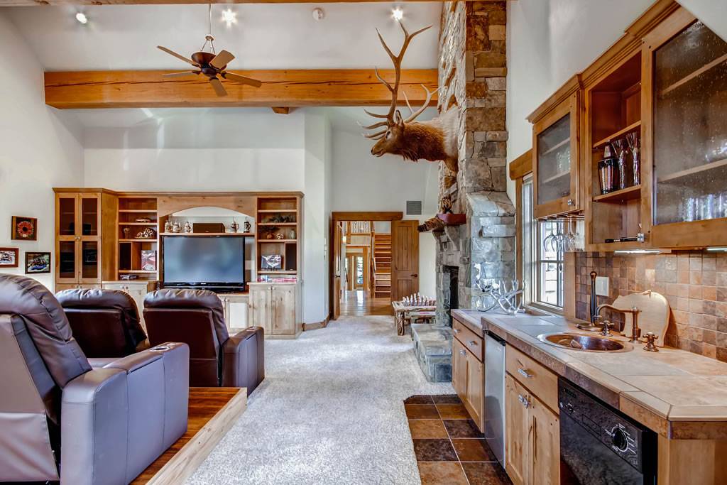 Living Area - Hatari Lodge - Breckenridge Vacation Rental Living Area - Hatari Lodge - Breckenridge Vacation Rental